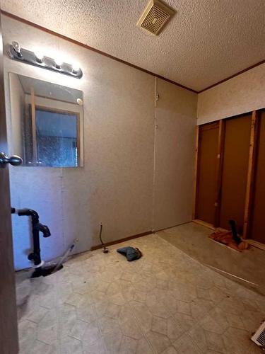 137 Mitchell Drive Ne, Fort Mcmurray, AB - Indoor Photo Showing Other Room