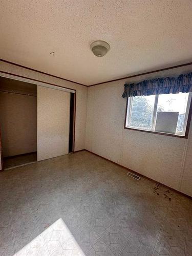 137 Mitchell Drive Ne, Fort Mcmurray, AB - Indoor Photo Showing Other Room