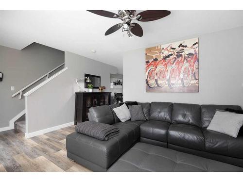 105-401 Athabasca Avenue, Fort Mcmurray, AB - Indoor Photo Showing Living Room