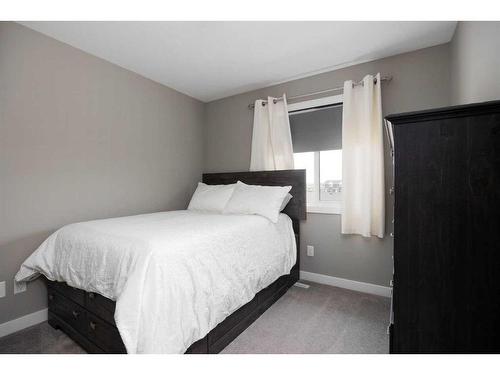 105-401 Athabasca Avenue, Fort Mcmurray, AB - Indoor Photo Showing Bedroom