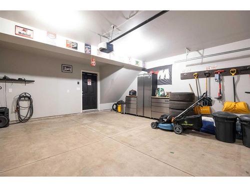 105-401 Athabasca Avenue, Fort Mcmurray, AB - Indoor Photo Showing Garage