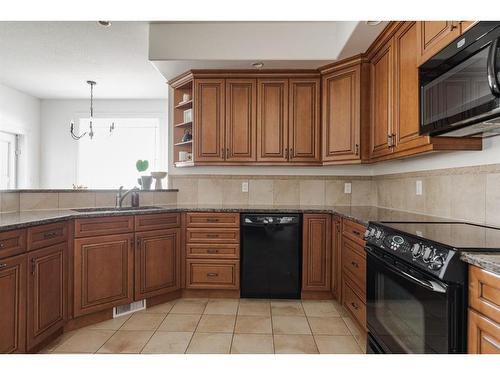 133 Gravelstone Way, Fort Mcmurray, AB - Indoor Photo Showing Kitchen