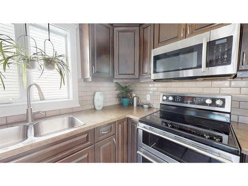 273 Rainbow Creek Drive, Fort Mcmurray, AB - Indoor Photo Showing Kitchen With Double Sink With Upgraded Kitchen