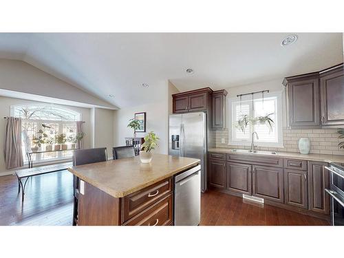 273 Rainbow Creek Drive, Fort Mcmurray, AB - Indoor Photo Showing Kitchen With Upgraded Kitchen