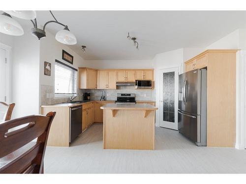 105 Crown Creek Lane, Fort Mcmurray, AB - Indoor Photo Showing Kitchen