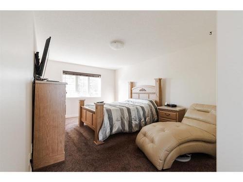 105 Crown Creek Lane, Fort Mcmurray, AB - Indoor Photo Showing Bedroom