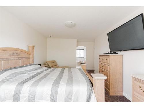 105 Crown Creek Lane, Fort Mcmurray, AB - Indoor Photo Showing Bedroom