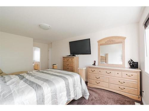 105 Crown Creek Lane, Fort Mcmurray, AB - Indoor Photo Showing Bedroom