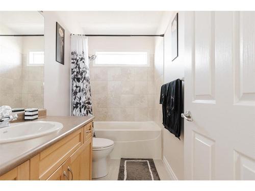 105 Crown Creek Lane, Fort Mcmurray, AB - Indoor Photo Showing Bathroom