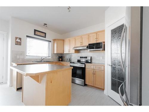 105 Crown Creek Lane, Fort Mcmurray, AB - Indoor Photo Showing Kitchen