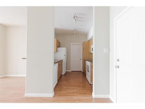 110-290 Plamondon Drive, Fort Mcmurray, AB - Indoor Photo Showing Kitchen