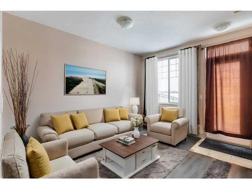 346 Grosbeak Way, Fort Mcmurray, AB - Indoor Photo Showing Living Room