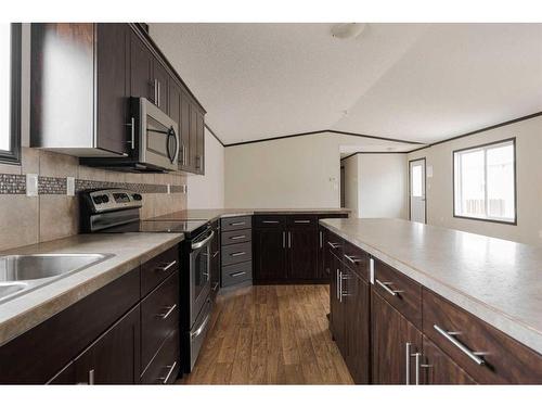 321 Grey Crescent, Fort Mcmurray, AB - Indoor Photo Showing Kitchen