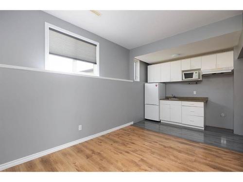 252 Crown Creek Lane, Fort Mcmurray, AB - Indoor Photo Showing Kitchen