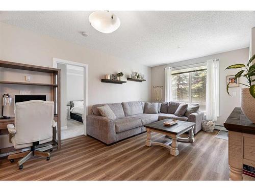 3106-135C Sandpiper Road, Fort Mcmurray, AB - Indoor Photo Showing Living Room