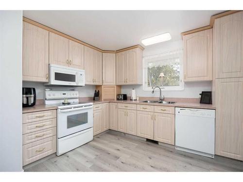 433 Signal Road, Fort Mcmurray, AB - Indoor Photo Showing Kitchen With Double Sink