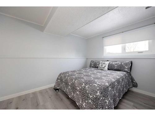 433 Signal Road, Fort Mcmurray, AB - Indoor Photo Showing Bedroom