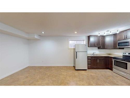 141 Coniker Crescent, Fort Mcmurray, AB - Indoor Photo Showing Kitchen With Double Sink