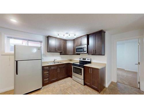 141 Coniker Crescent, Fort Mcmurray, AB - Indoor Photo Showing Kitchen With Double Sink