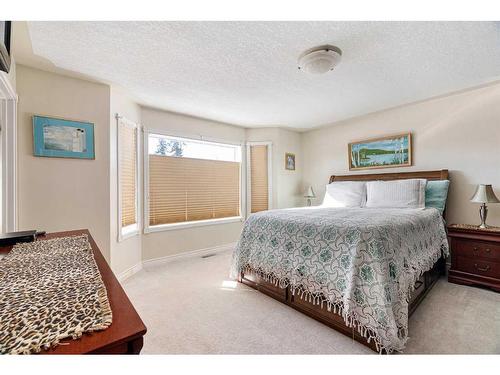 312 Burton Place, Fort Mcmurray, AB - Indoor Photo Showing Bedroom