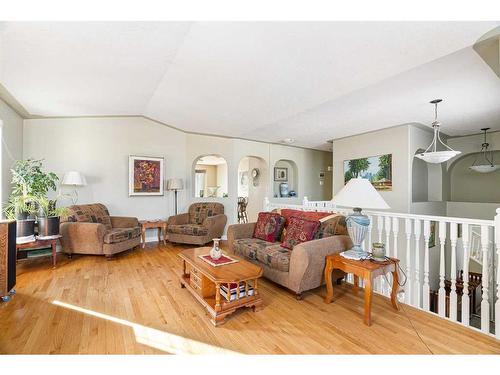 312 Burton Place, Fort Mcmurray, AB - Indoor Photo Showing Living Room