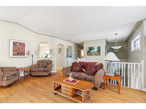 312 Burton Place, Fort Mcmurray, AB - Indoor Photo Showing Living Room