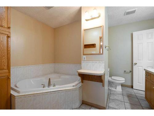 239 Cornwall Drive, Fort Mcmurray, AB - Indoor Photo Showing Bathroom