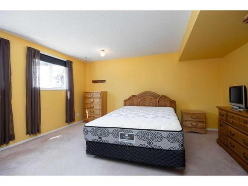 239 Cornwall Drive, Fort Mcmurray, AB - Indoor Photo Showing Bedroom