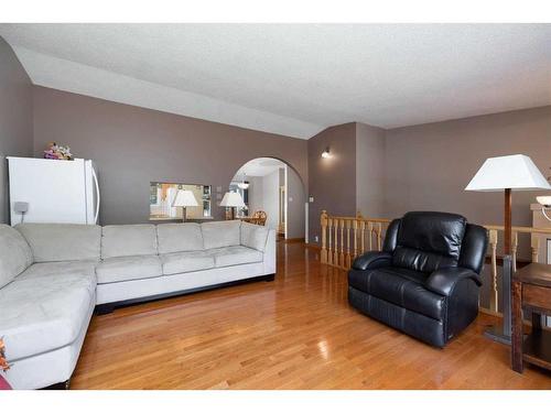 239 Cornwall Drive, Fort Mcmurray, AB - Indoor Photo Showing Living Room