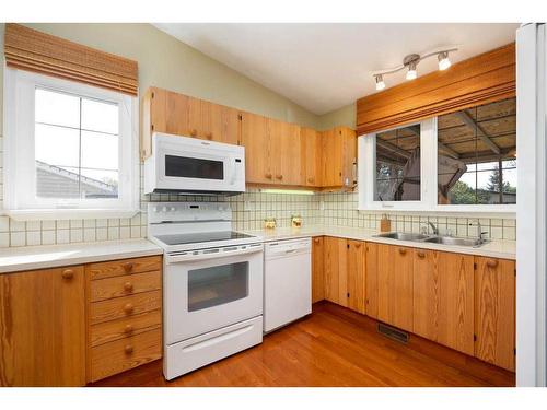 239 Cornwall Drive, Fort Mcmurray, AB - Indoor Photo Showing Kitchen With Double Sink