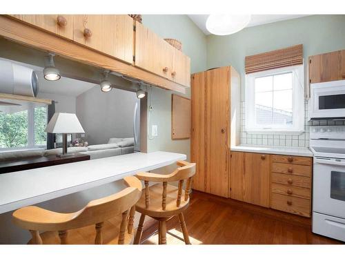 239 Cornwall Drive, Fort Mcmurray, AB - Indoor Photo Showing Kitchen