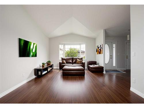 104 Pinto Place, Fort Mcmurray, AB - Indoor Photo Showing Living Room