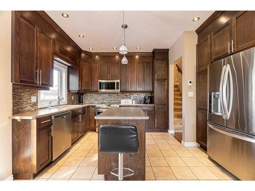 140 Brosseau Crescent, Fort Mcmurray, AB - Indoor Photo Showing Kitchen With Stainless Steel Kitchen With Upgraded Kitchen