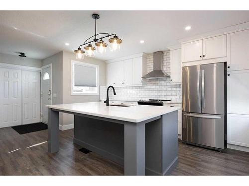 193 Bird Crescent, Fort Mcmurray, AB - Indoor Photo Showing Kitchen With Stainless Steel Kitchen With Upgraded Kitchen