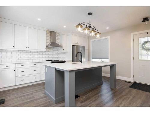 193 Bird Crescent, Fort Mcmurray, AB - Indoor Photo Showing Kitchen With Upgraded Kitchen