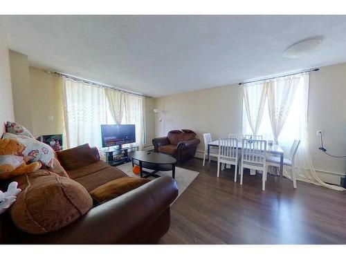 500-11721 Macdonald Drive, Fort Mcmurray, AB - Indoor Photo Showing Living Room