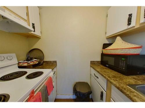 500-11721 Macdonald Drive, Fort Mcmurray, AB - Indoor Photo Showing Kitchen