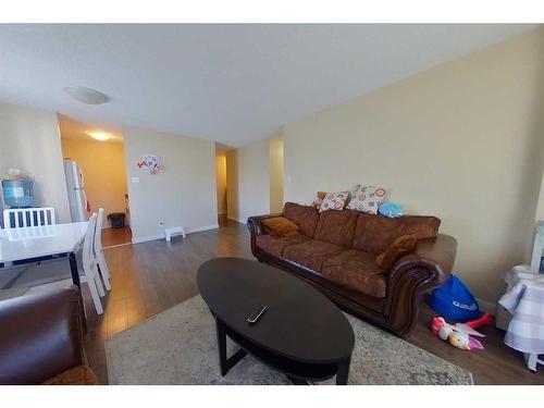 500-11721 Macdonald Drive, Fort Mcmurray, AB - Indoor Photo Showing Living Room