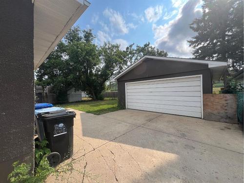 55 Bell Crescent, Fort Mcmurray, AB - Outdoor With Exterior