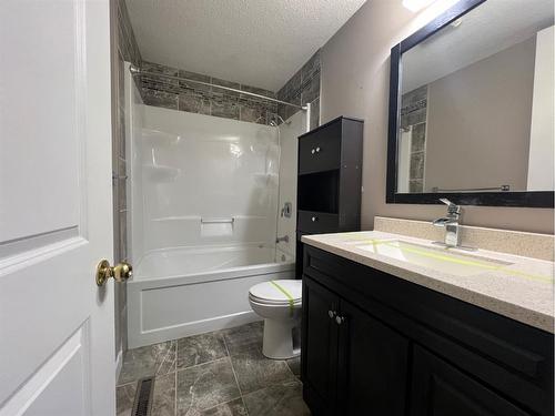 55 Bell Crescent, Fort Mcmurray, AB - Indoor Photo Showing Bathroom