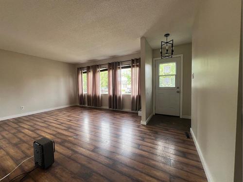 55 Bell Crescent, Fort Mcmurray, AB - Indoor Photo Showing Other Room