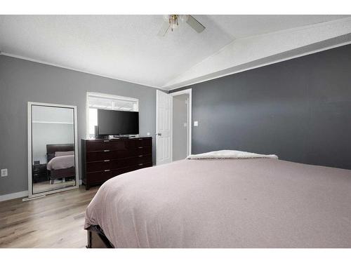 154 Grant Way, Fort Mcmurray, AB - Indoor Photo Showing Bedroom