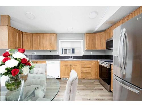 154 Grant Way, Fort Mcmurray, AB - Indoor Photo Showing Kitchen