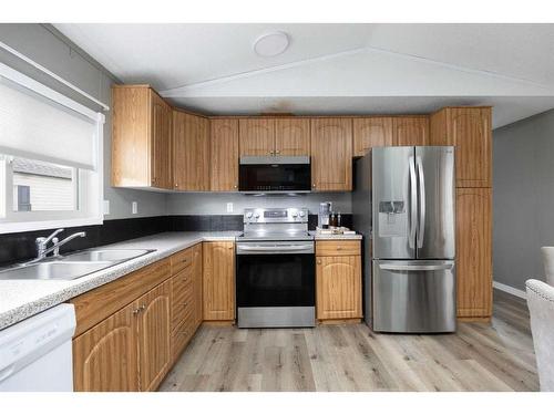 154 Grant Way, Fort Mcmurray, AB - Indoor Photo Showing Kitchen With Double Sink