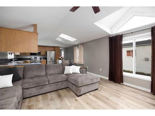 154 Grant Way, Fort Mcmurray, AB - Indoor Photo Showing Living Room