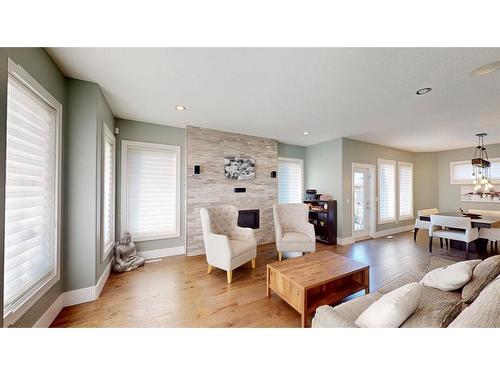 315 Killdeer Way, Fort Mcmurray, AB - Indoor Photo Showing Living Room