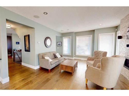 315 Killdeer Way, Fort Mcmurray, AB - Indoor Photo Showing Living Room