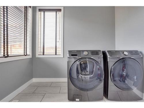 269 Grosbeak Way, Fort Mcmurray, AB - Indoor Photo Showing Laundry Room