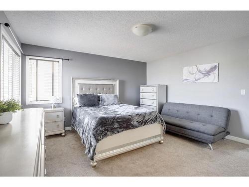 269 Grosbeak Way, Fort Mcmurray, AB - Indoor Photo Showing Bedroom