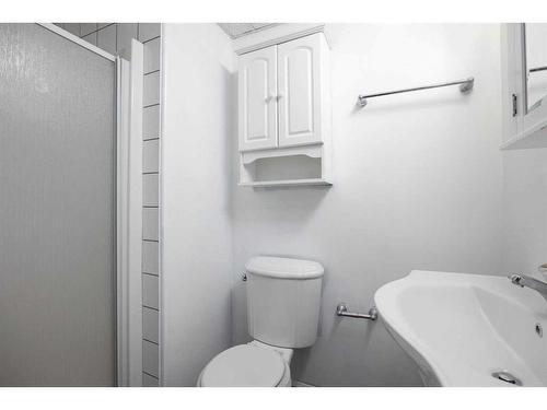 155 Peterson Lane, Fort Mcmurray, AB - Indoor Photo Showing Bathroom